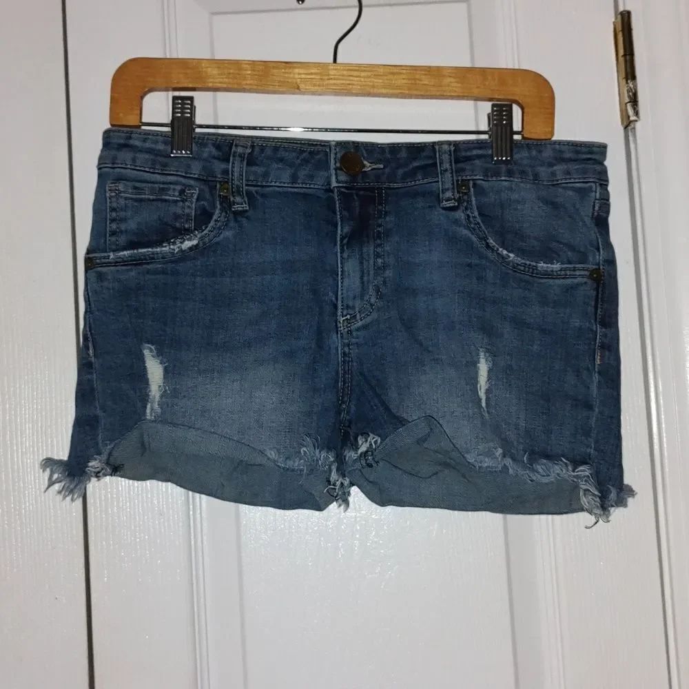 Kut from the Kloth distressed jean denim shorts  Sz 8